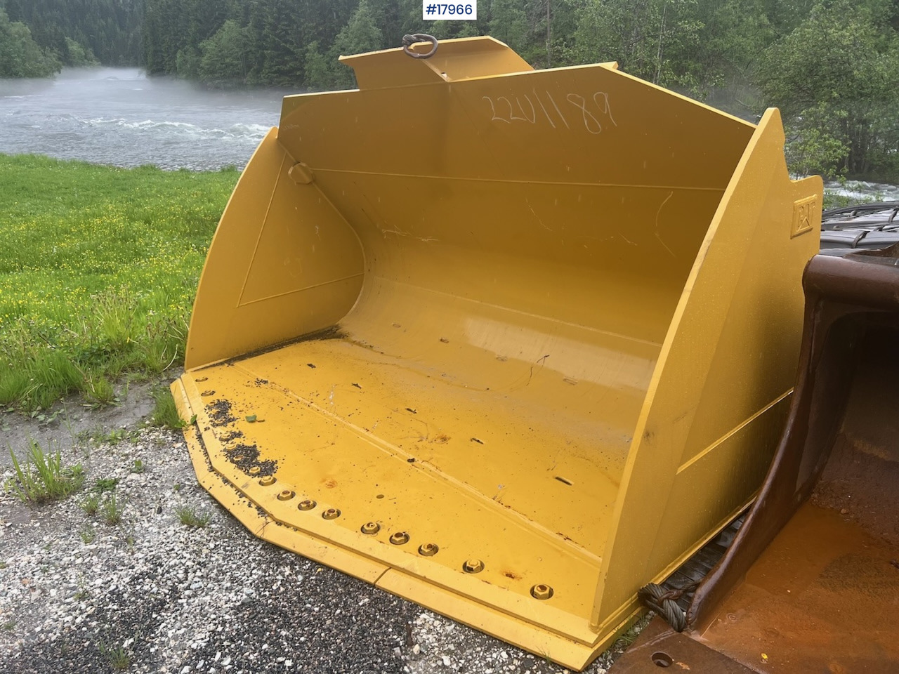 Radlader Caterpillar 966M: das Bild 19