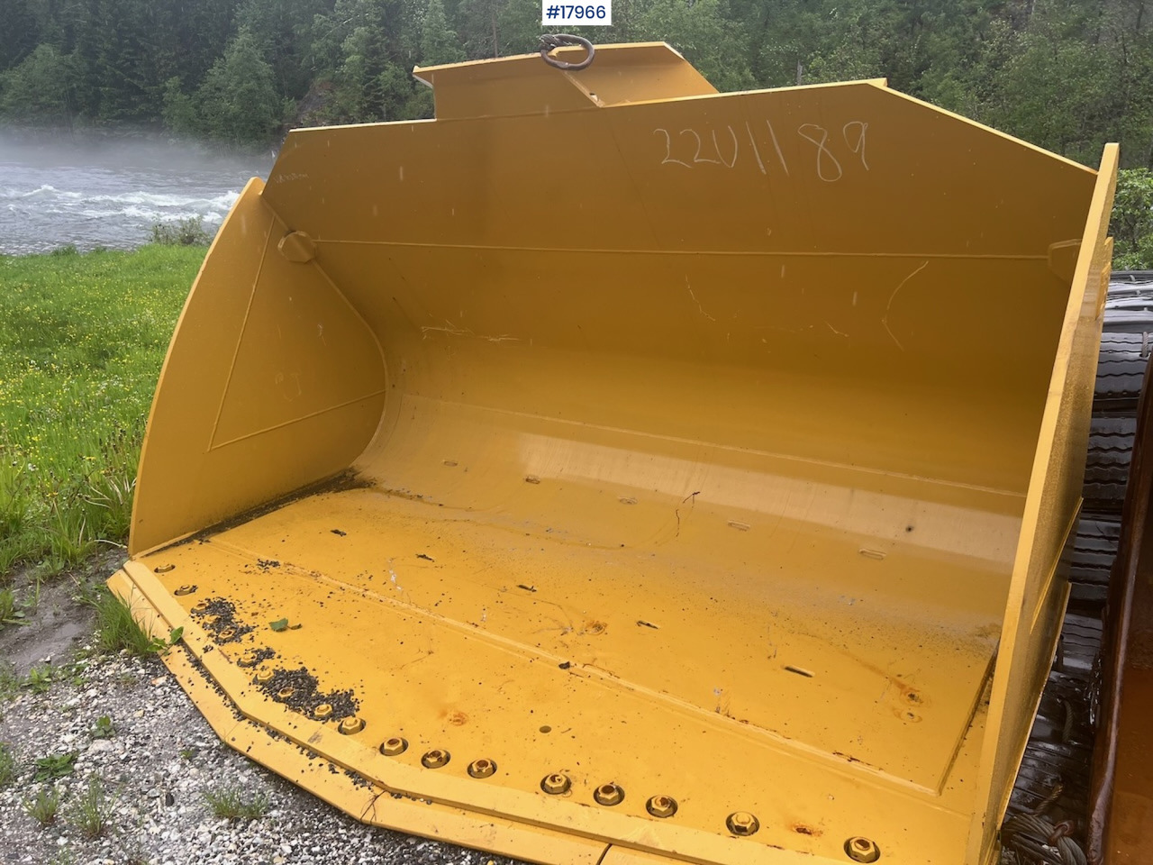 Radlader Caterpillar 966M: das Bild 13