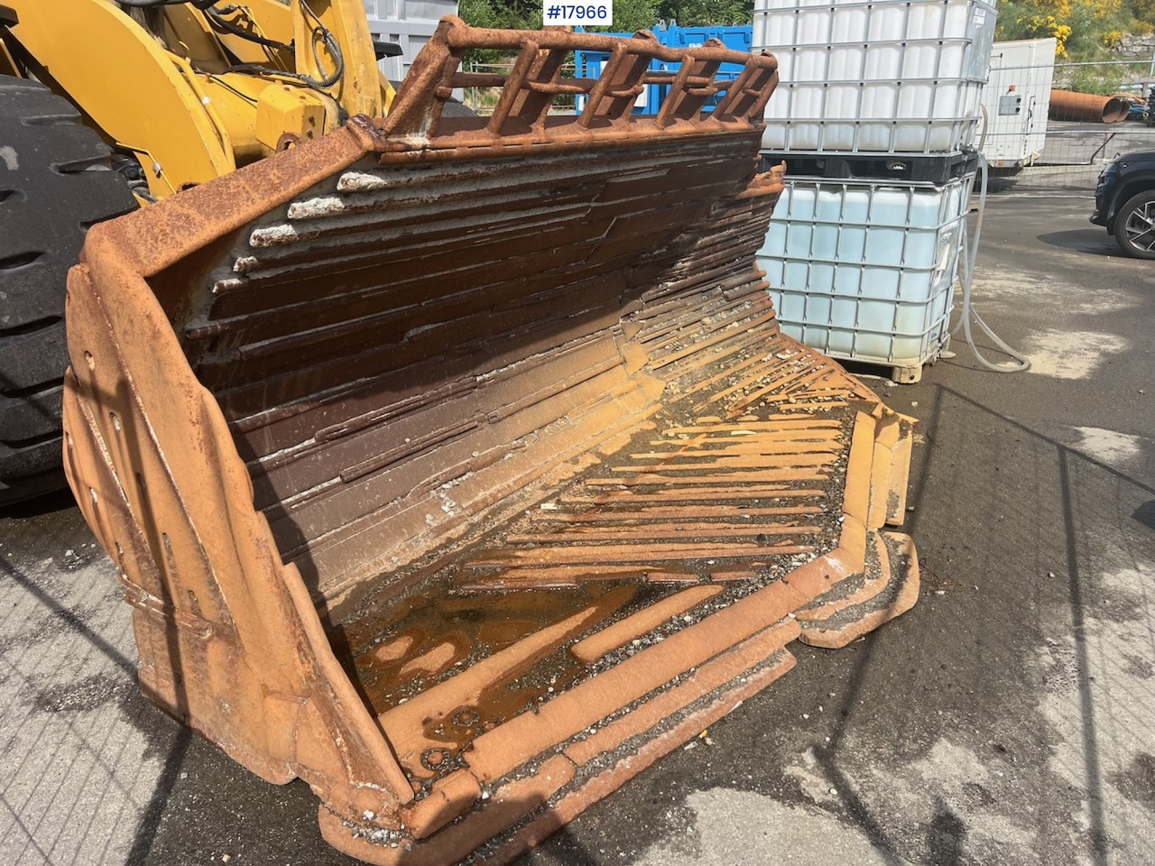Radlader Caterpillar 966M: das Bild 23