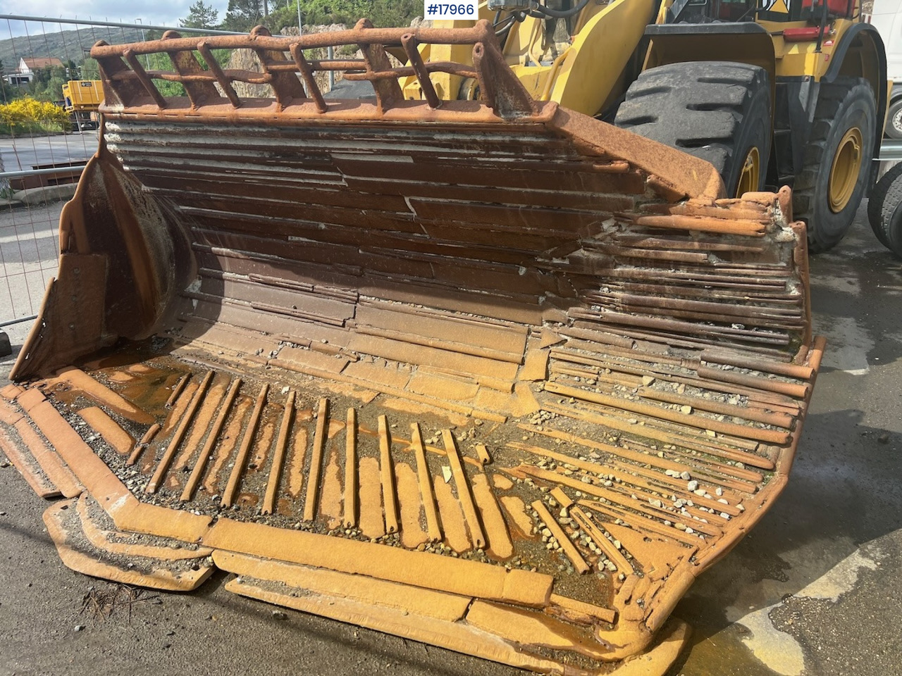 Radlader Caterpillar 966M: das Bild 22