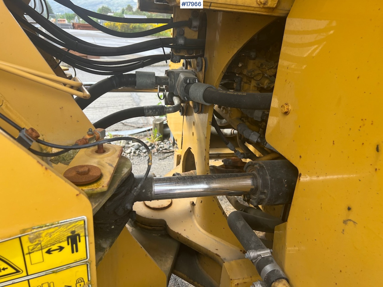 Radlader Caterpillar 966M: das Bild 33