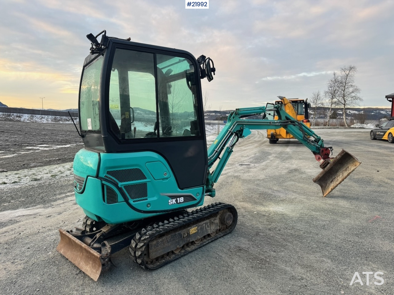 Kobelco 2016 Kobelco SK18 Minigraver m/ Powertilt, 3 skuffer,ripper, klype og Henger. - Minibagger: das Bild 5 Kobelco 2016 Kobelco SK18 Minigraver m/ Powertilt, 3 skuffer,ripper, klype og Henger. - Minibagger: das Bild 5
