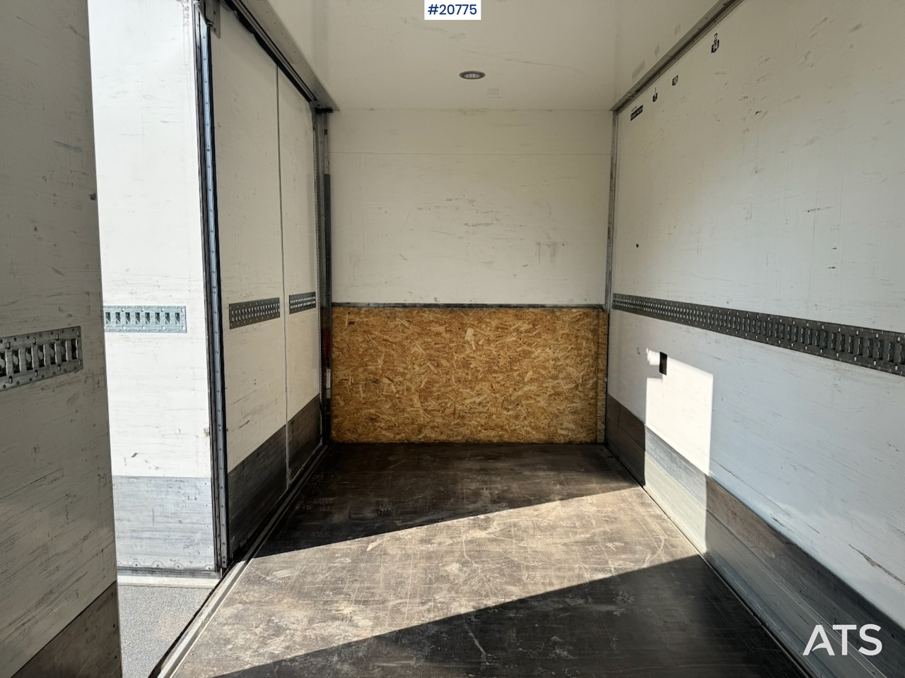 Koffer LKW Mercedes Actros: das Bild 24