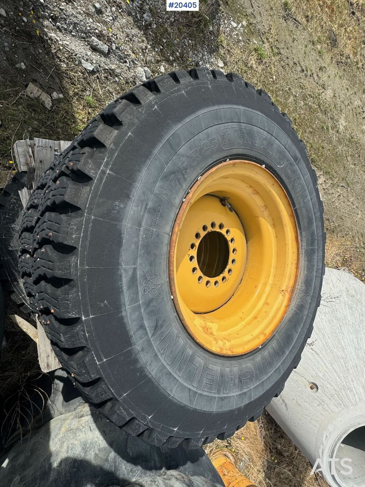 Michelin vinterdekk m/ felg - Felgen und Reifen für Baumaschine: das Bild 4 Michelin vinterdekk m/ felg - Felgen und Reifen für Baumaschine: das Bild 4