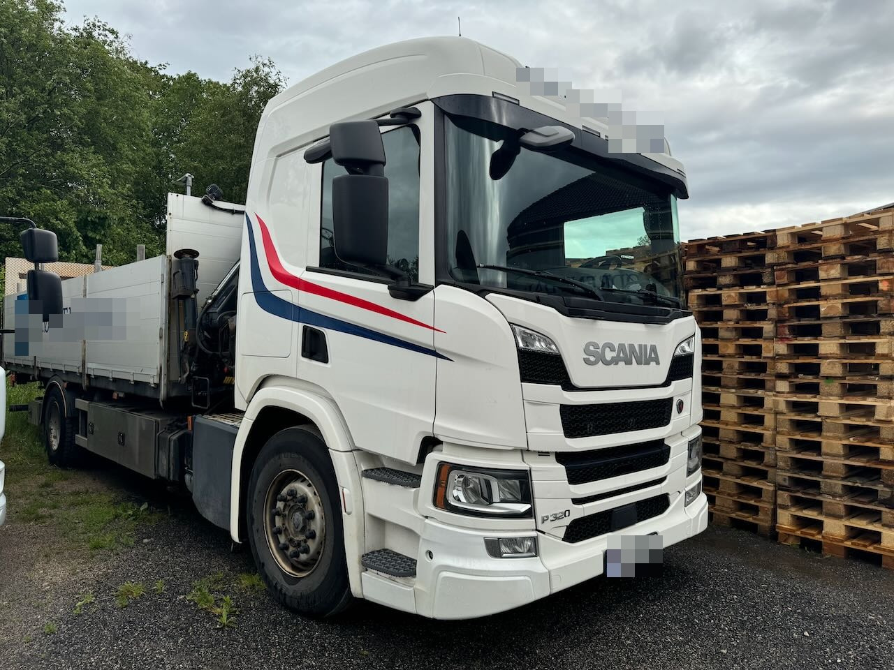 Scania P320 - Pritsche LKW, Autokran: das Bild 2 Scania P320 - Pritsche LKW, Autokran: das Bild 2