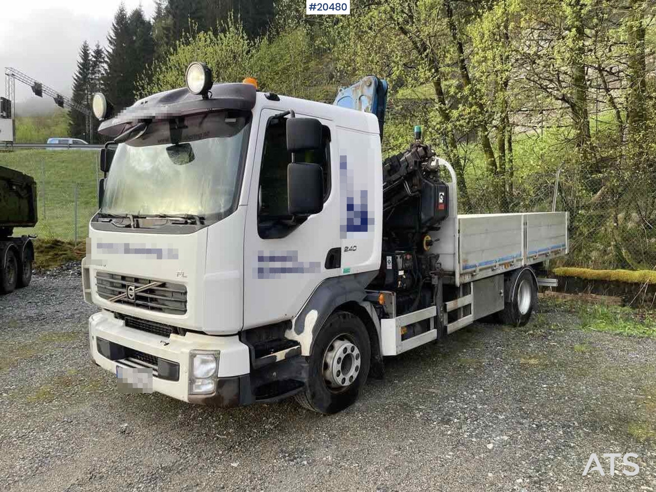 Volvo FL240 - Autokran, Pritsche LKW: das Bild 1 Volvo FL240 - Autokran, Pritsche LKW: das Bild 1