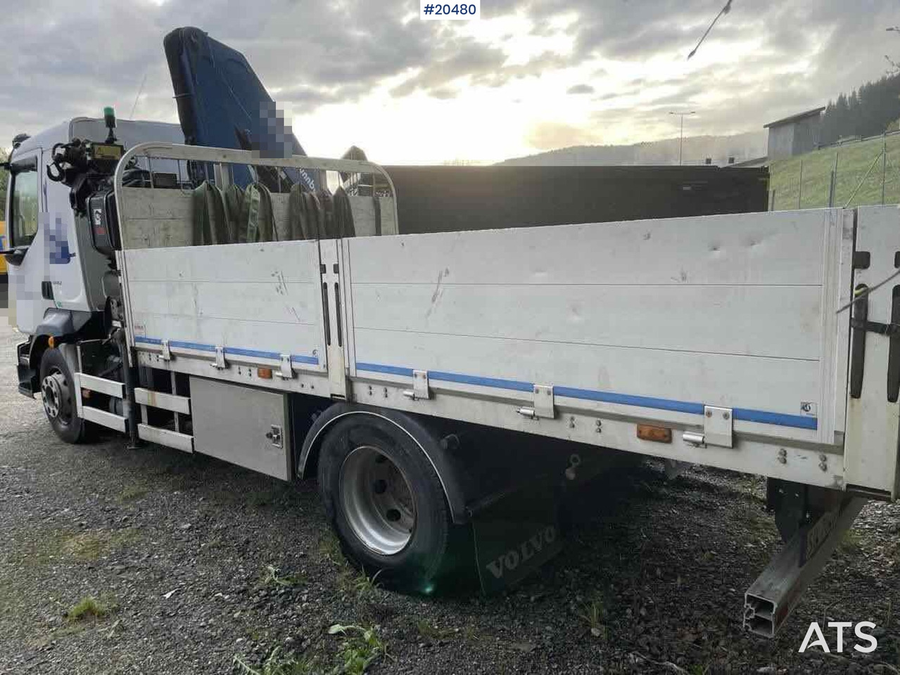 Volvo FL240 - Autokran, Pritsche LKW: das Bild 3 Volvo FL240 - Autokran, Pritsche LKW: das Bild 3