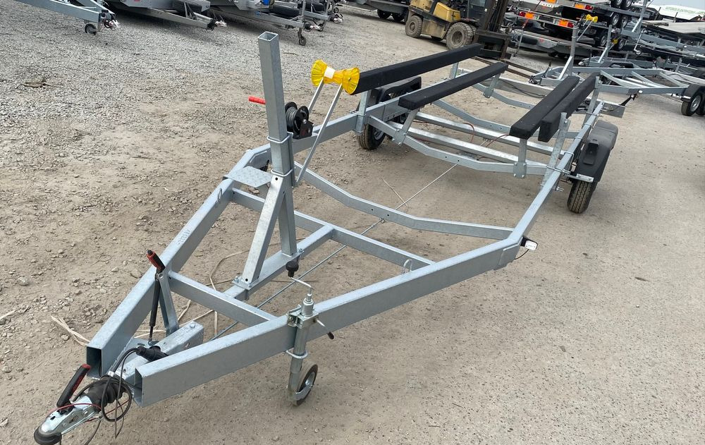 Boro PRZYCZEPA PODŁODZIOWA STYL AMERYKAŃSKI 7,30m - Bootstrailer: das Bild 1 Boro PRZYCZEPA PODŁODZIOWA STYL AMERYKAŃSKI 7,30m - Bootstrailer: das Bild 1