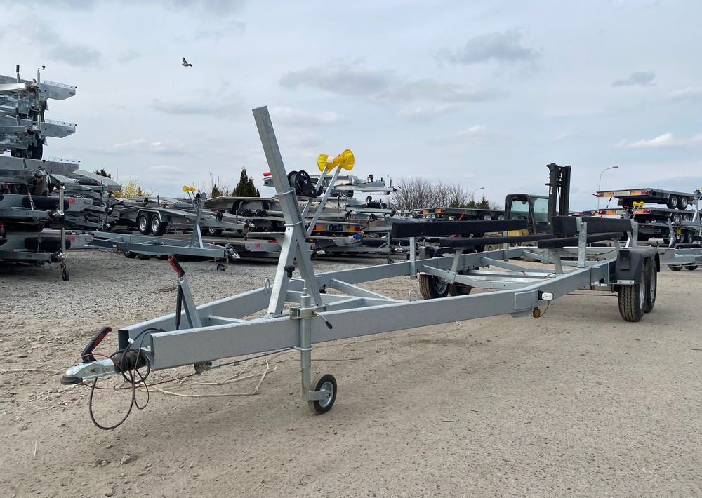 Boro PRZYCZEPA PODŁODZIOWA STYL AMERYKAŃSKI 7,30m - Bootstrailer: das Bild 2 Boro PRZYCZEPA PODŁODZIOWA STYL AMERYKAŃSKI 7,30m - Bootstrailer: das Bild 2