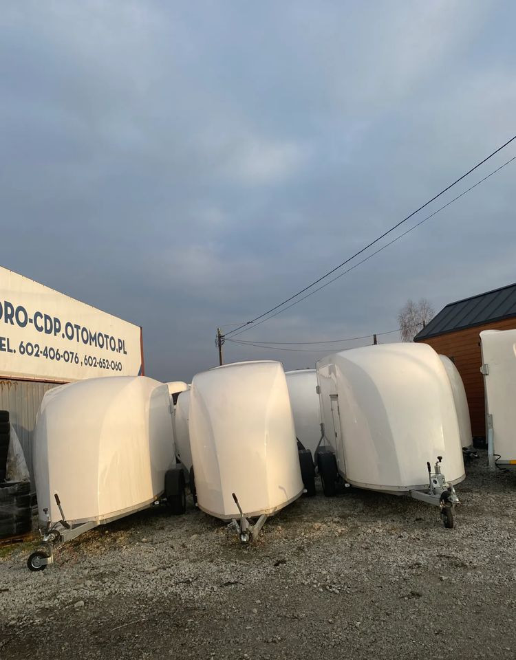 Niewiadów Furgon Niewiadów F1334 z trapem wjazdowym - PKW Anhänger: das Bild 3 Niewiadów Furgon Niewiadów F1334 z trapem wjazdowym - PKW Anhänger: das Bild 3