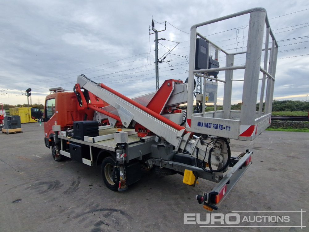 2014 Nissan Cabstar 35.12 - LKW mit Arbeitsbühne: das Bild 3 2014 Nissan Cabstar 35.12 - LKW mit Arbeitsbühne: das Bild 3