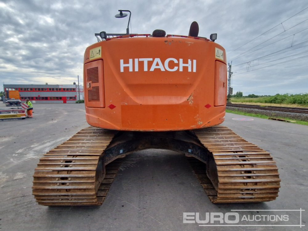 2015 Hitachi ZX225USLC-5B - Kettenbagger: das Bild 4 2015 Hitachi ZX225USLC-5B - Kettenbagger: das Bild 4