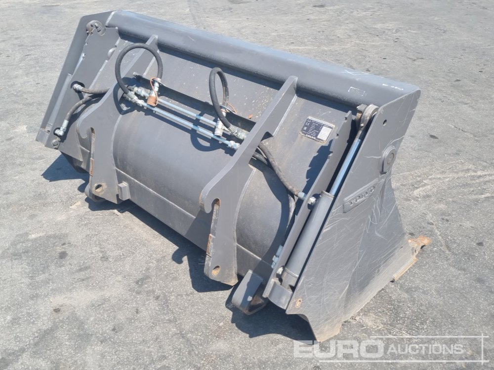 2020 Volvo 74" 4in1 Front Loading Bucket to suit Wheeled Loader - Schaufel: das Bild 3 2020 Volvo 74" 4in1 Front Loading Bucket to suit Wheeled Loader - Schaufel: das Bild 3