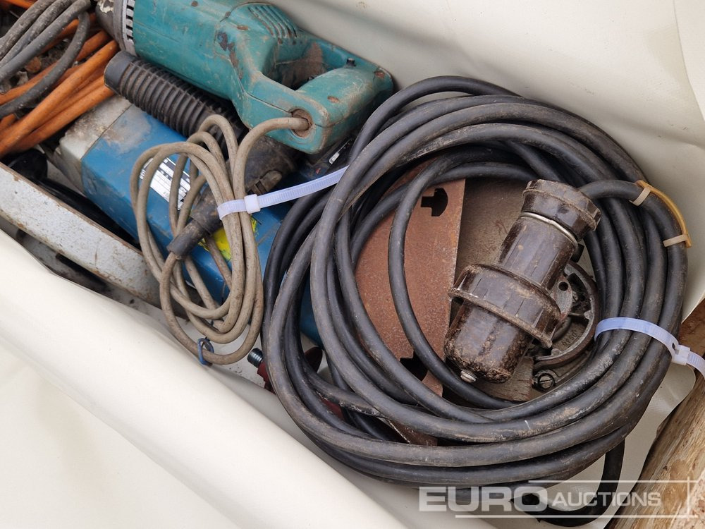 Angle Grinder (5 of), Power Drill - Baugeräte: das Bild 5 Angle Grinder (5 of), Power Drill - Baugeräte: das Bild 5