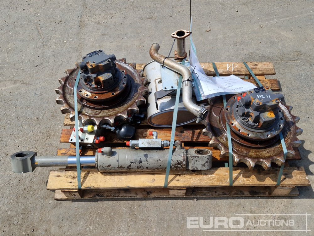 Pallet of Final Drives, Hydraulic Cylinder, Exhaust to suit Volvo ECR50D - Ersatzteile für Bagger: das Bild 1 Pallet of Final Drives, Hydraulic Cylinder, Exhaust to suit Volvo ECR50D - Ersatzteile für Bagger: das Bild 1