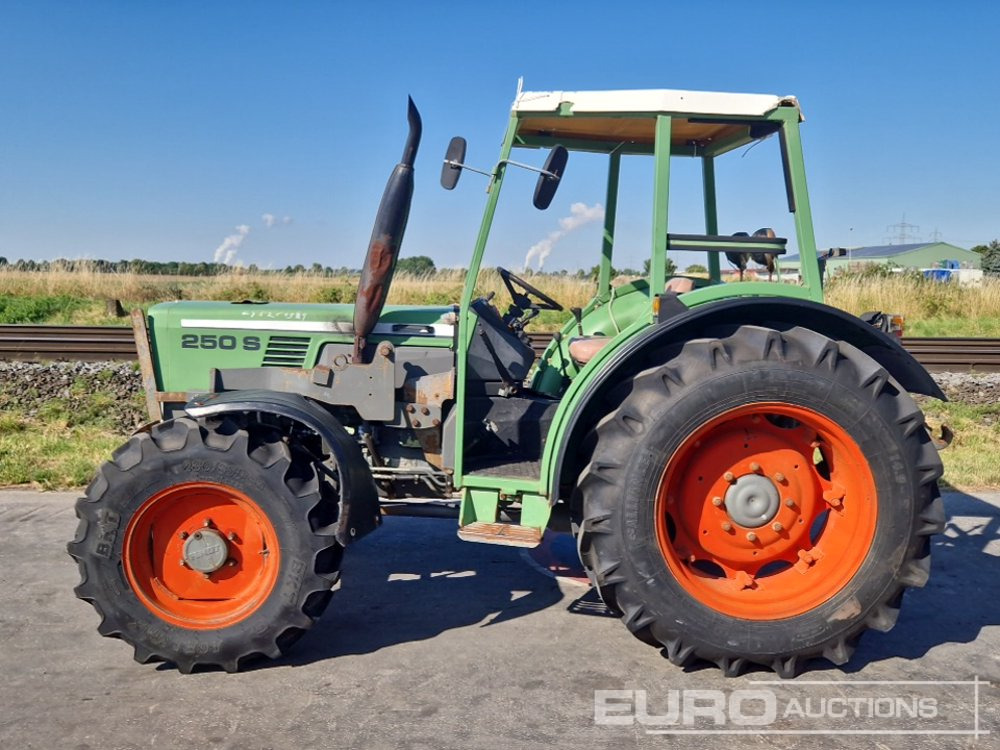 Fendt 250S - Traktor: das Bild 2 Fendt 250S - Traktor: das Bild 2