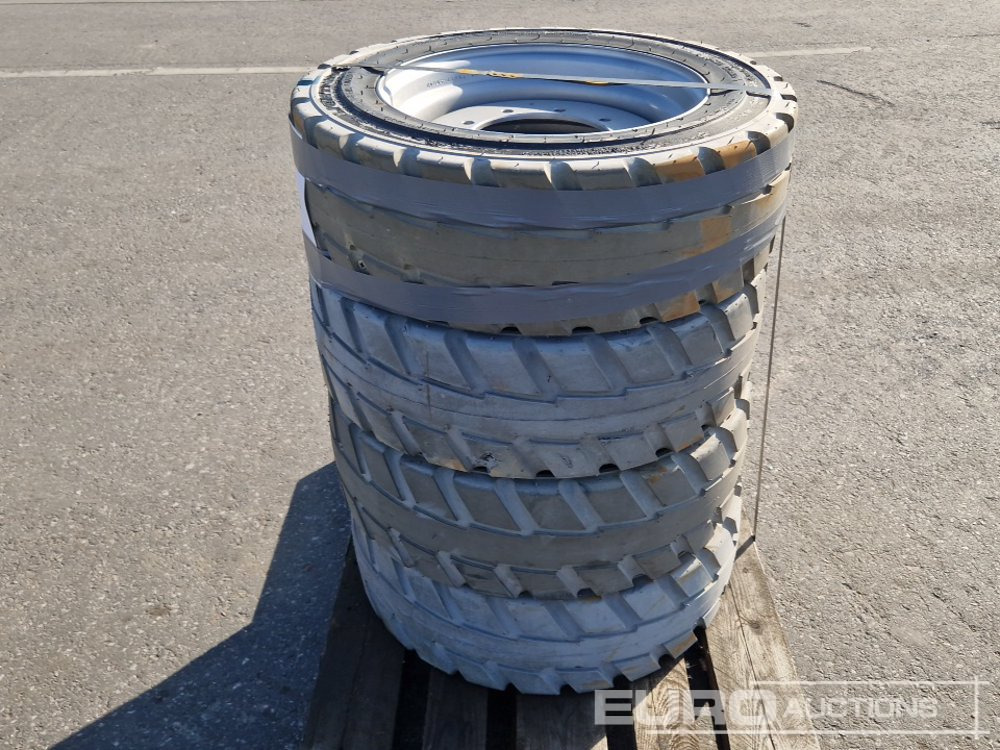 IN240/55D17.5 Tyres with Rims (4 of) - Reifen: das Bild 1 IN240/55D17.5 Tyres with Rims (4 of) - Reifen: das Bild 1