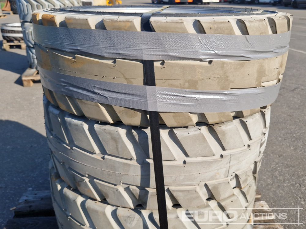 IN240/55D17.5 Tyres with Rims (4 of) - Reifen: das Bild 4 IN240/55D17.5 Tyres with Rims (4 of) - Reifen: das Bild 4