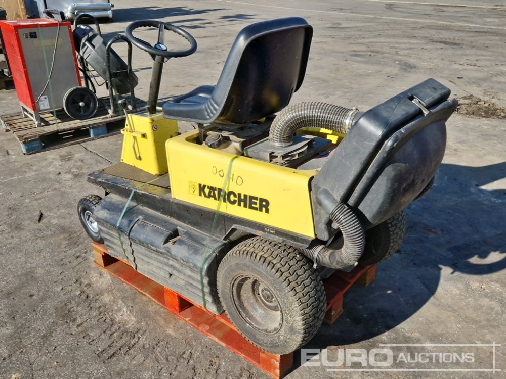 Kärcher KMR Trac Ride on Sweeper - Baugeräte: das Bild 3 Kärcher KMR Trac Ride on Sweeper - Baugeräte: das Bild 3