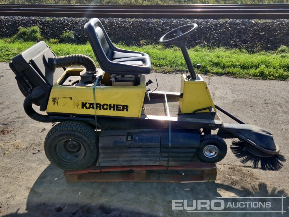 Kärcher KMR Trac Ride on Sweeper - Baugeräte: das Bild 5 Kärcher KMR Trac Ride on Sweeper - Baugeräte: das Bild 5