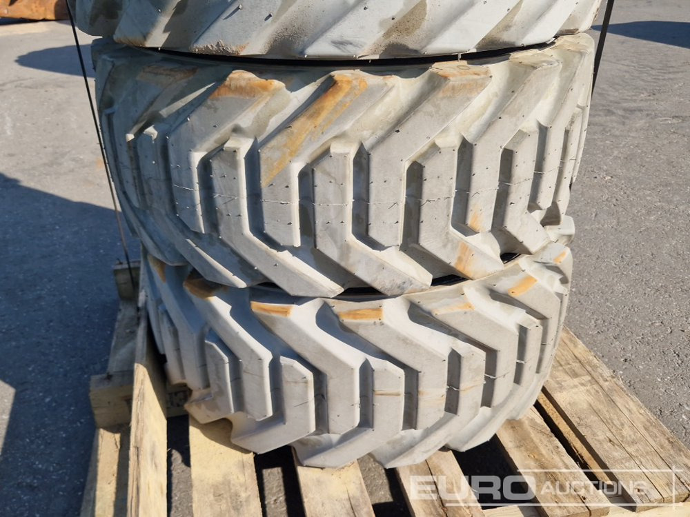 Outrigger 315/55D20 Tyres with Rims (4 of) - Reifen: das Bild 3 Outrigger 315/55D20 Tyres with Rims (4 of) - Reifen: das Bild 3