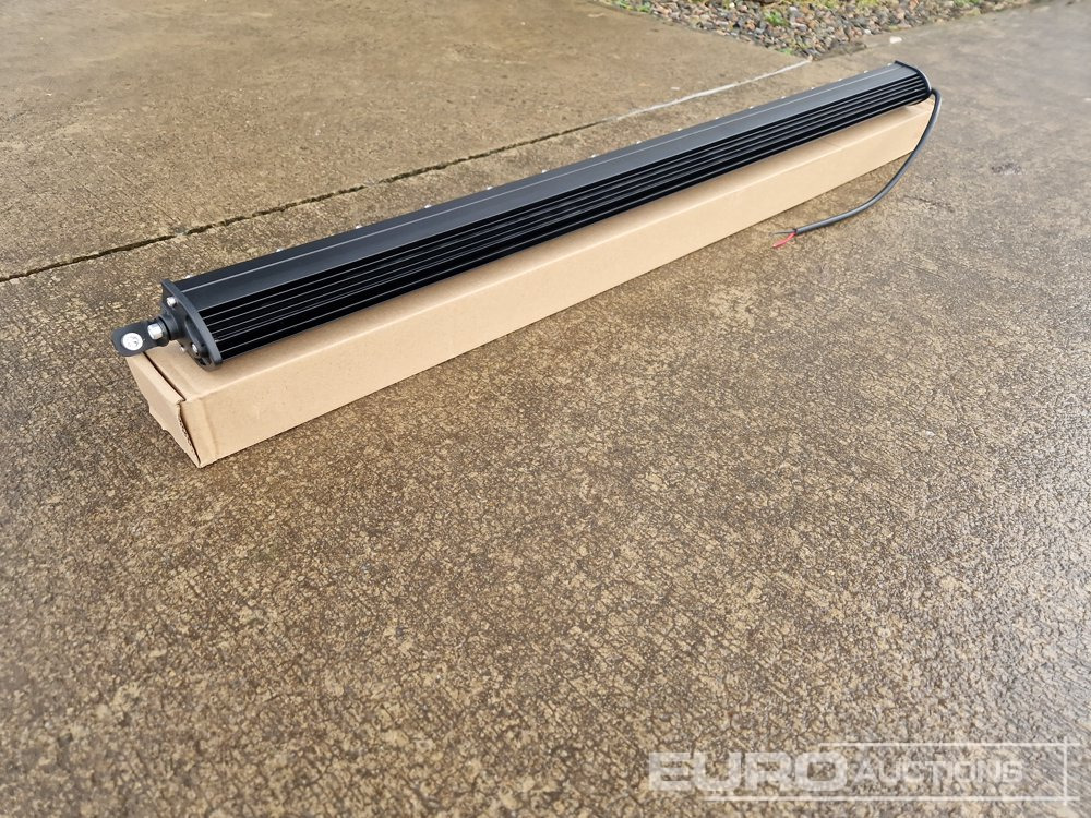 Unused 32" 300W Combo Beam LED Light Bar, Mounting Brackets, IP68 Waterproof - Werkstattgerät: das Bild 2 Unused 32" 300W Combo Beam LED Light Bar, Mounting Brackets, IP68 Waterproof - Werkstattgerät: das Bild 2