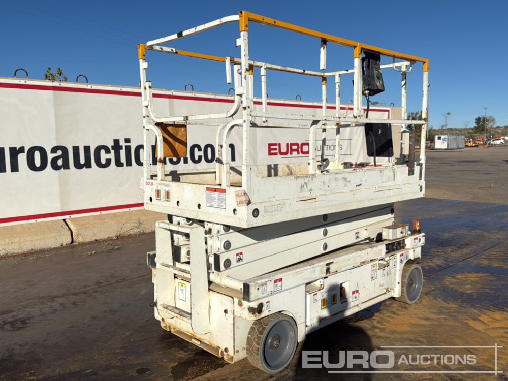 2014 Haulotte Compact 10 - Scherenbühne: das Bild 5 2014 Haulotte Compact 10 - Scherenbühne: das Bild 5