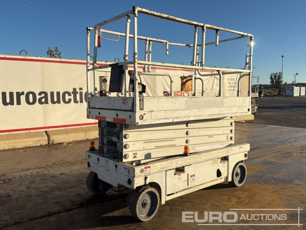 2014 Haulotte Compact 12 - Scherenbühne: das Bild 1 2014 Haulotte Compact 12 - Scherenbühne: das Bild 1