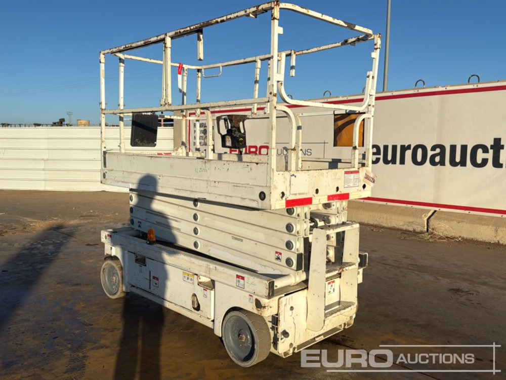 2014 Haulotte Compact 12 - Scherenbühne: das Bild 3 2014 Haulotte Compact 12 - Scherenbühne: das Bild 3