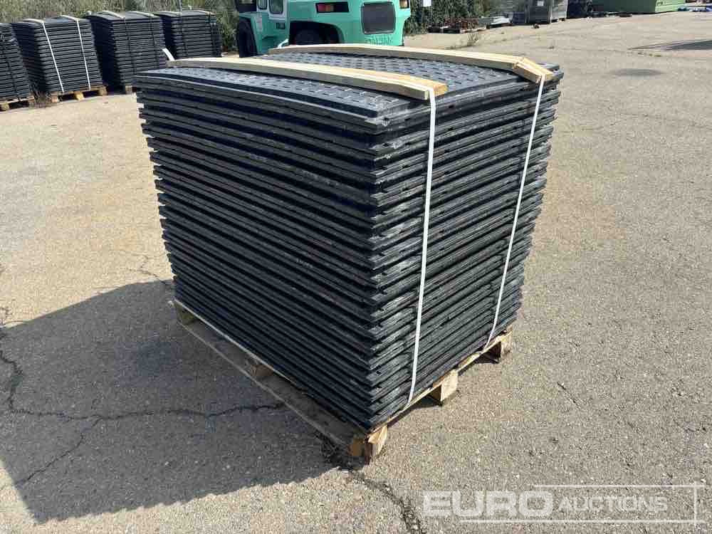Pallet of Plastic Connectable Road Plates, 1200x800x28mm, 22kg per Plate (35 of) Moved to OCT 25 - Baugeräte: das Bild 5 Pallet of Plastic Connectable Road Plates, 1200x800x28mm, 22kg per Plate (35 of) Moved to OCT 25 - Baugeräte: das Bild 5