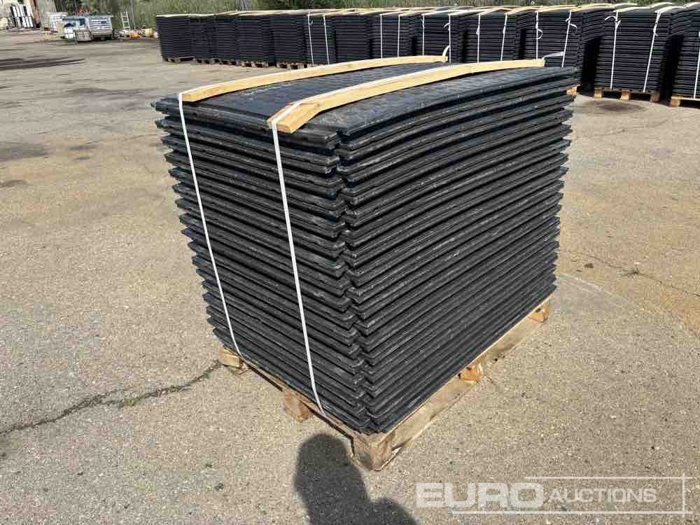 Pallet of Plastic Connectable Road Plates, 1200x800x28mm, 22kg per Plate (35 of) Moved to OCT 25 - Baugeräte: das Bild 3 Pallet of Plastic Connectable Road Plates, 1200x800x28mm, 22kg per Plate (35 of) Moved to OCT 25 - Baugeräte: das Bild 3
