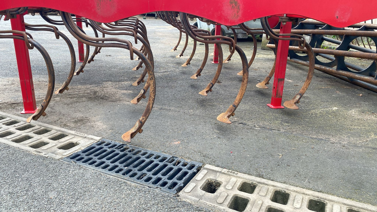 Agro Factory Cris 6 Grossfederzinkenegge - Egge: das Bild 4 Agro Factory Cris 6 Grossfederzinkenegge - Egge: das Bild 4