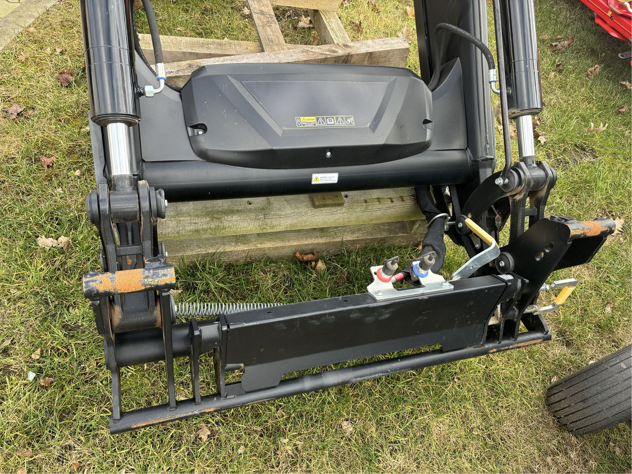Alö Frontlader G5L Valtra - Frontlader für Traktor: das Bild 4 Alö Frontlader G5L Valtra - Frontlader für Traktor: das Bild 4