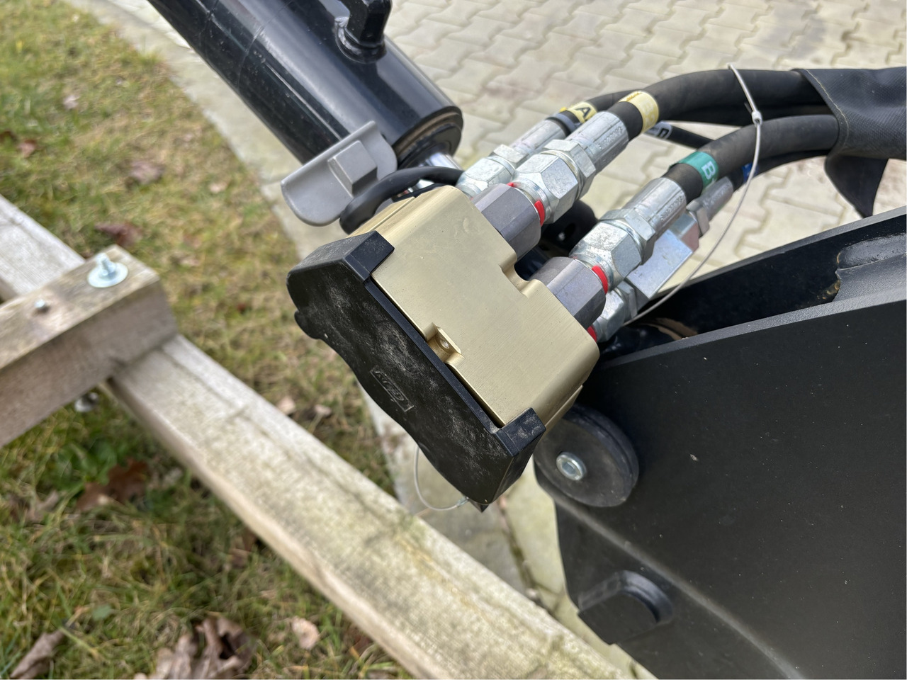 Alö Frontlader G5L Valtra - Frontlader für Traktor: das Bild 2 Alö Frontlader G5L Valtra - Frontlader für Traktor: das Bild 2