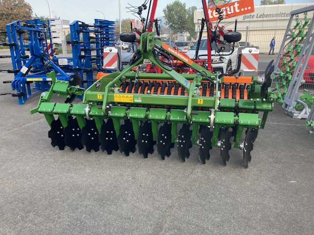Amazone Catros 3003 - Scheibenegge: das Bild 1 Amazone Catros 3003 - Scheibenegge: das Bild 1