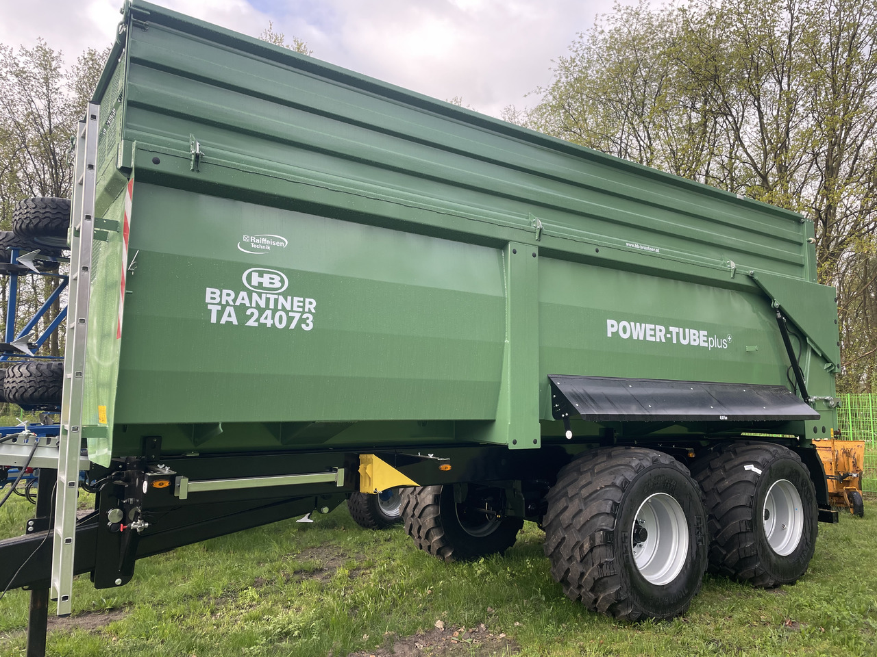Brantner TA 24073/2 POWER-TUBE - Landwirtschaftlicher Kipper: das Bild 1 Brantner TA 24073/2 POWER-TUBE - Landwirtschaftlicher Kipper: das Bild 1