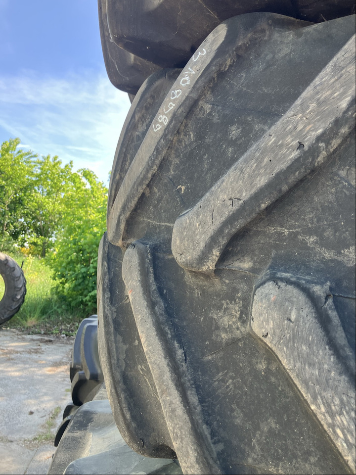 Fendt 600/70R34 710/75R42 - Felgen und Reifen: das Bild 3 Fendt 600/70R34 710/75R42 - Felgen und Reifen: das Bild 3