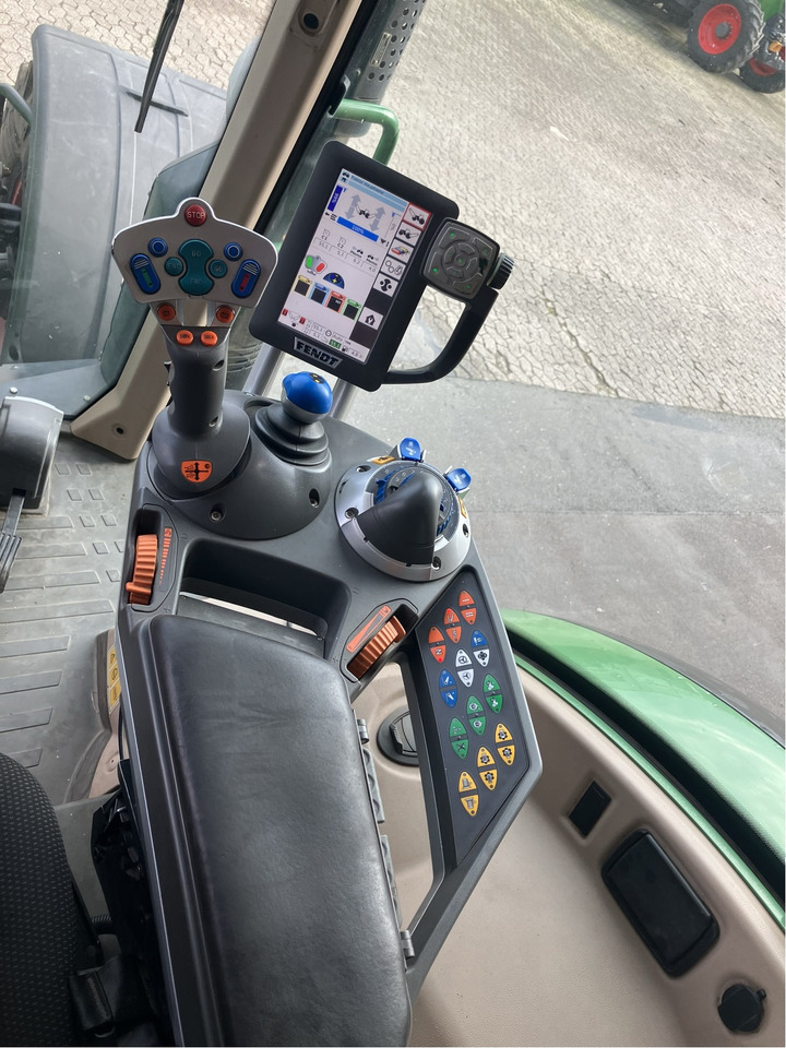 Fendt 718 Vario S4 Power - Traktor: das Bild 2 Fendt 718 Vario S4 Power - Traktor: das Bild 2