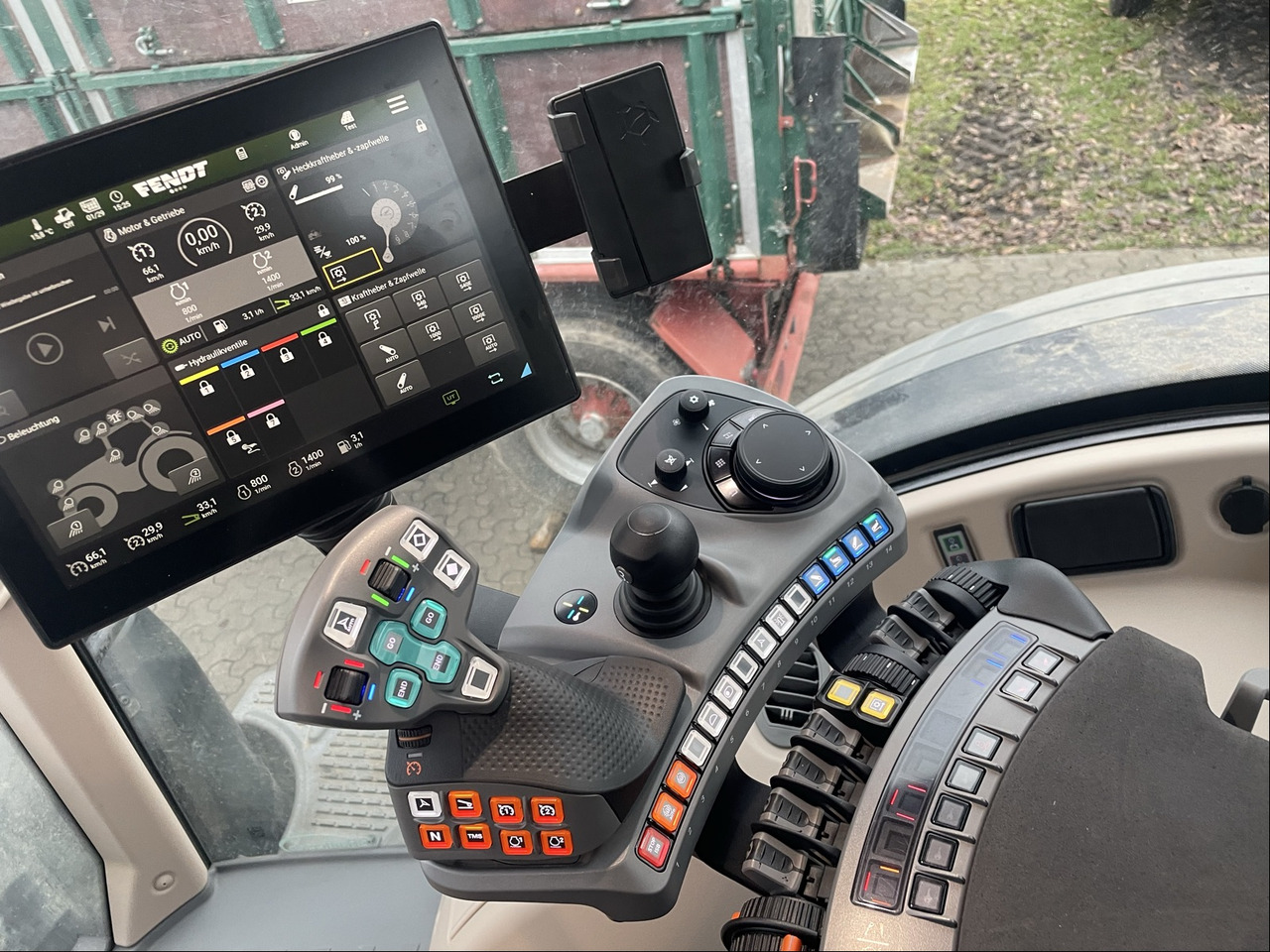 Fendt 728 Vario Gen7 Profi Setting1 - Traktor: das Bild 2 Fendt 728 Vario Gen7 Profi Setting1 - Traktor: das Bild 2