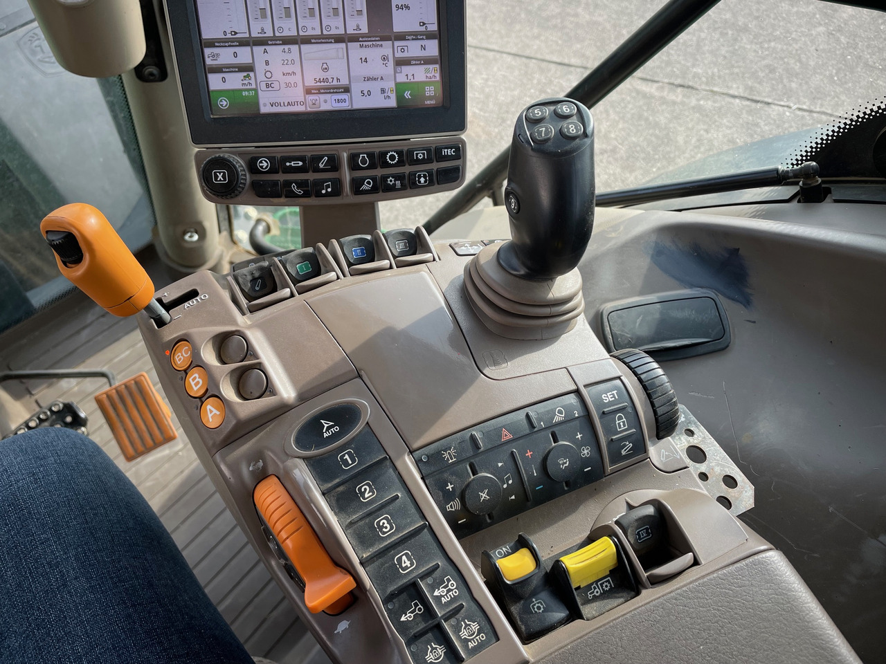John Deere 6145R - Traktor: das Bild 3 John Deere 6145R - Traktor: das Bild 3