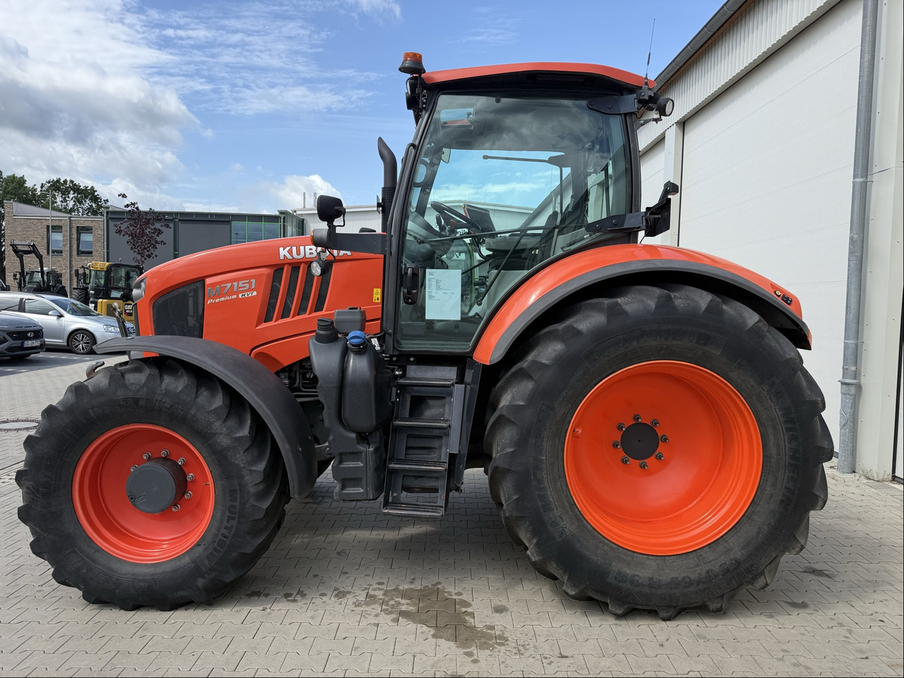 Kubota M 7151 KVT - Traktor: das Bild 5 Kubota M 7151 KVT - Traktor: das Bild 5
