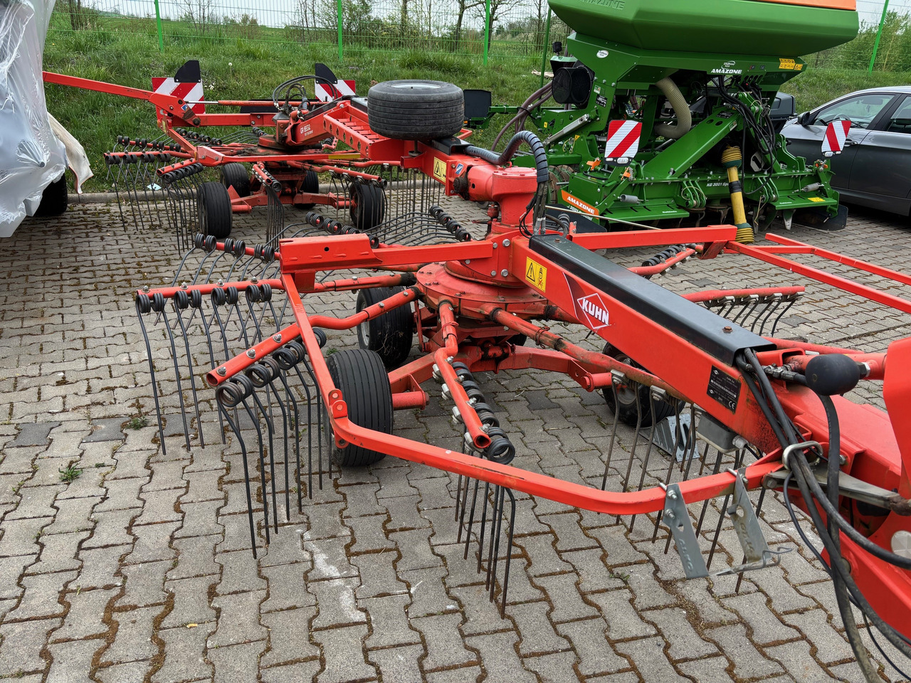 Kuhn Schwader 6632 - Heuwender/ Wenderechen: das Bild 4 Kuhn Schwader 6632 - Heuwender/ Wenderechen: das Bild 4