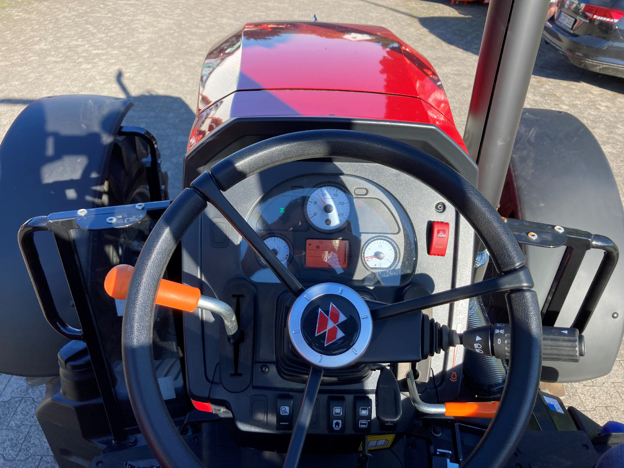 Massey Ferguson 4708 M Plattform Essential - Traktor: das Bild 3 Massey Ferguson 4708 M Plattform Essential - Traktor: das Bild 3