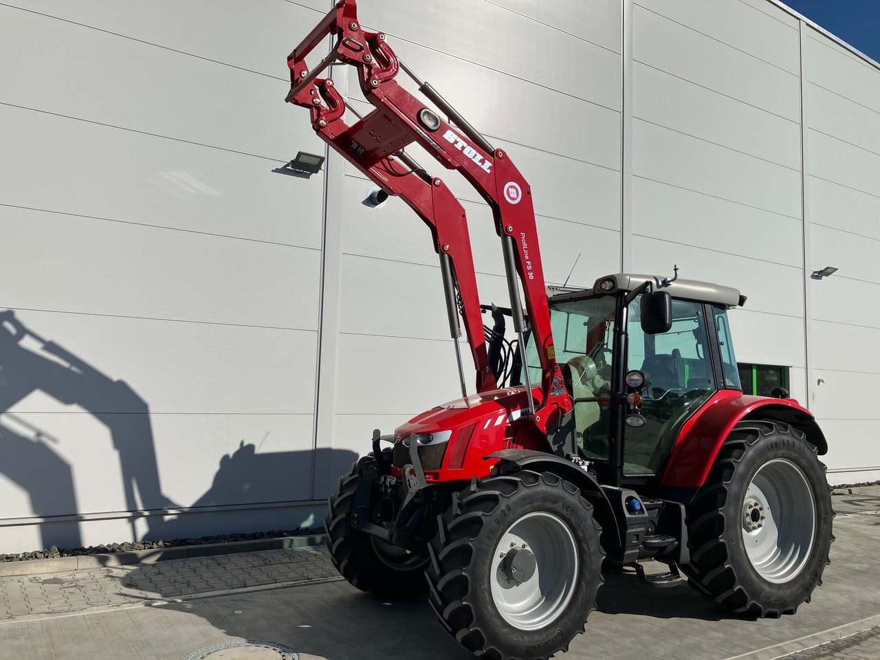 Massey Ferguson 5613 Dyna 6 - Traktor: das Bild 4 Massey Ferguson 5613 Dyna 6 - Traktor: das Bild 4