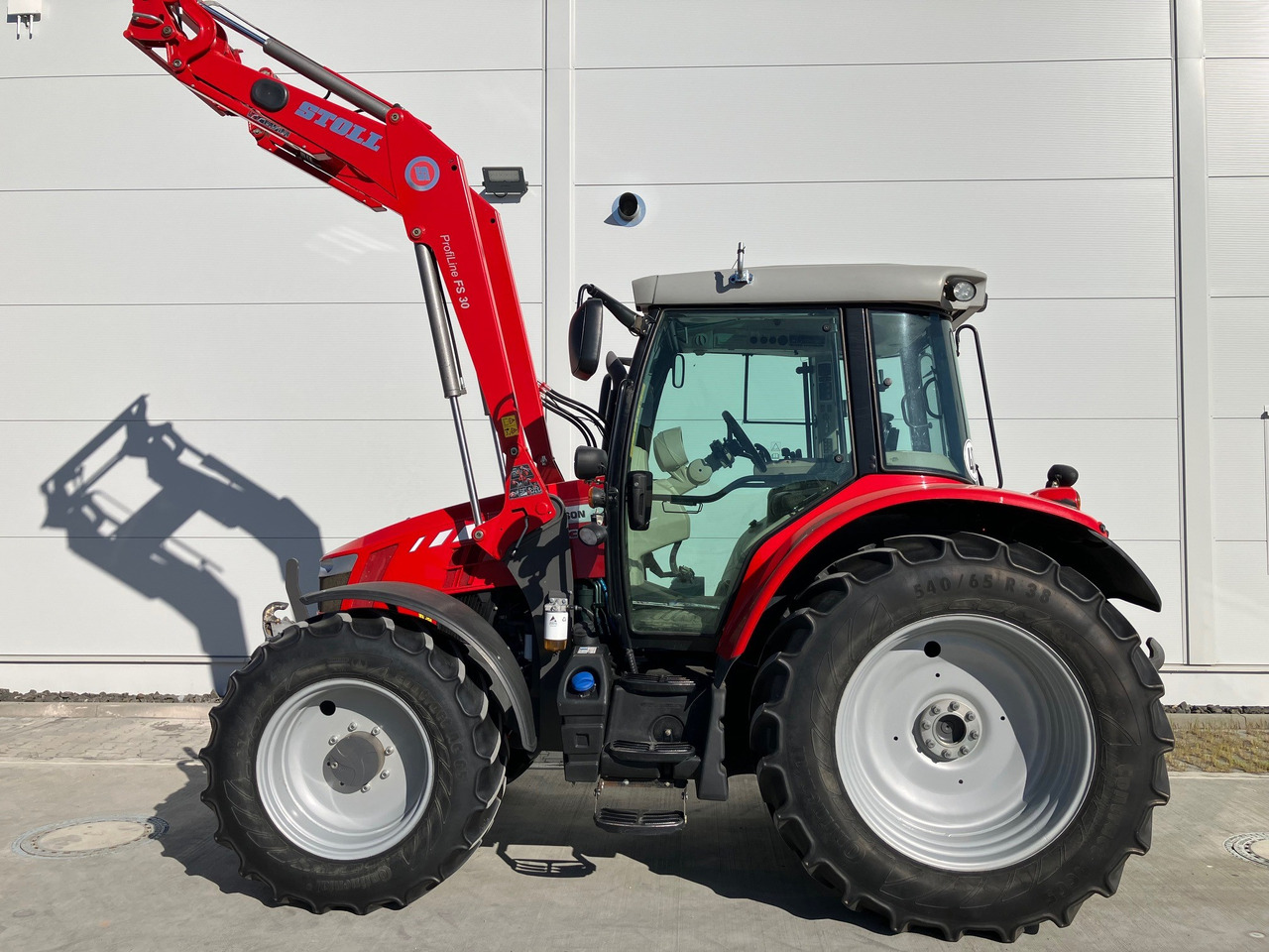 Massey Ferguson 5613 Dyna 6 - Traktor: das Bild 1 Massey Ferguson 5613 Dyna 6 - Traktor: das Bild 1