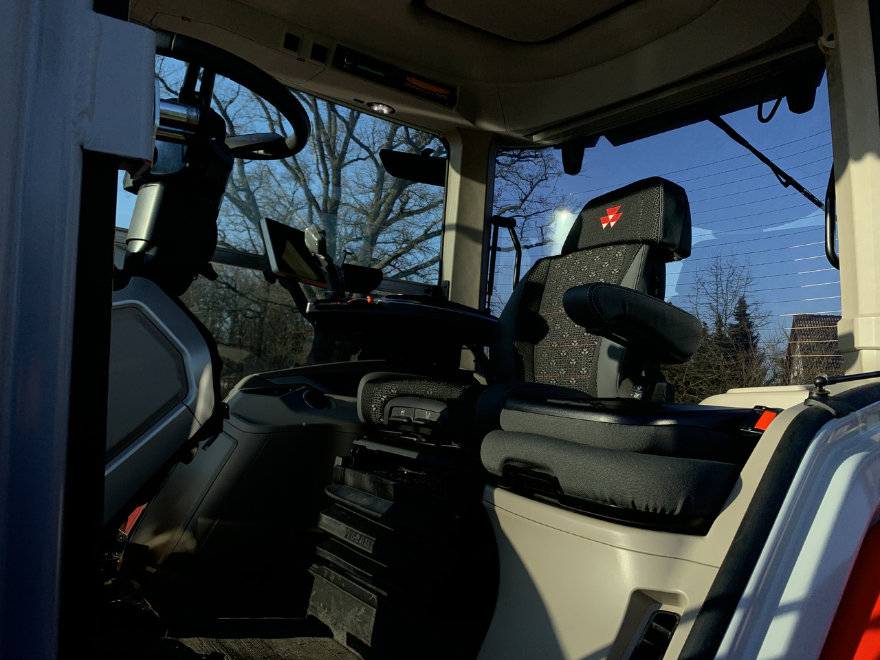 Massey Ferguson 8S.305 Dyna-VT Exclusive - Traktor: das Bild 4 Massey Ferguson 8S.305 Dyna-VT Exclusive - Traktor: das Bild 4