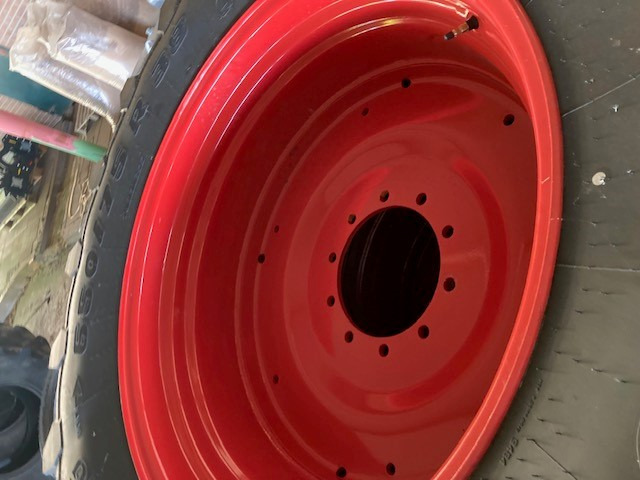 Trelleborg 650/75R38 600/65R28 - Felgen und Reifen: das Bild 2 Trelleborg 650/75R38 600/65R28 - Felgen und Reifen: das Bild 2