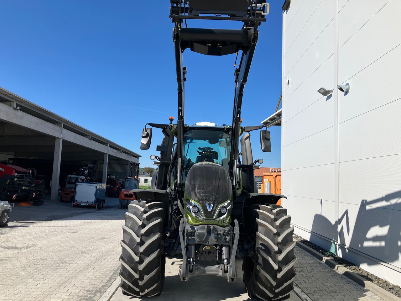 Valtra Q285 - Traktor: das Bild 5 Valtra Q285 - Traktor: das Bild 5