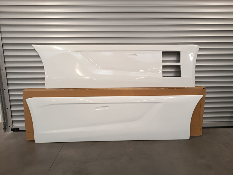 Iveco S WAY EURO 6 - ADBlue steps / scalini ADBlue - Aeropack/ Spoiler für LKW: das Bild 1 Iveco S WAY EURO 6 - ADBlue steps / scalini ADBlue - Aeropack/ Spoiler für LKW: das Bild 1