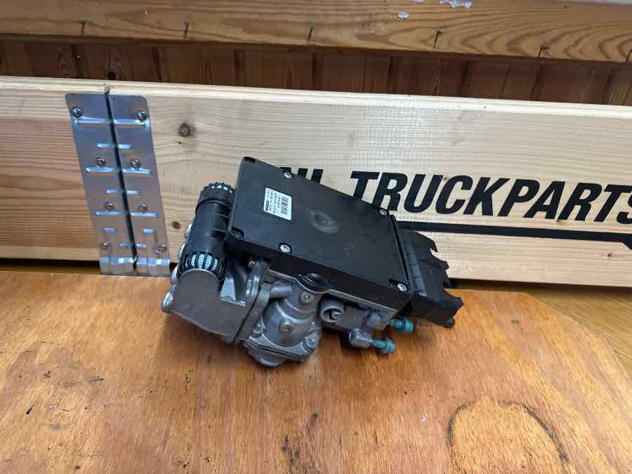 MAN FOOT BREAKE VALVE 81.52130-6311 - Bremsventil für LKW: das Bild 2 MAN FOOT BREAKE VALVE 81.52130-6311 - Bremsventil für LKW: das Bild 2